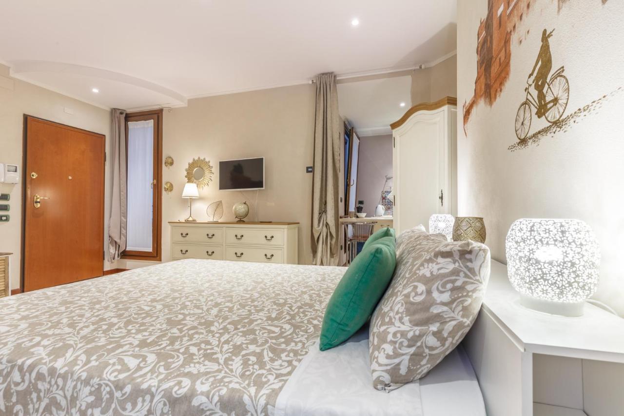 A Due Passi Dal Castello Apartment แฟร์รารา ภายนอก รูปภาพ