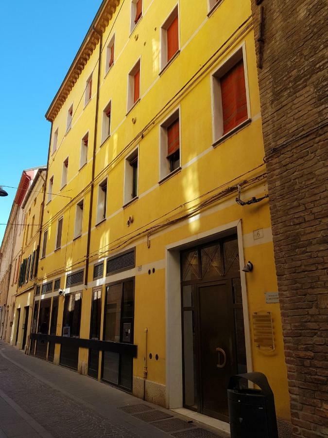 A Due Passi Dal Castello Apartment แฟร์รารา ภายนอก รูปภาพ