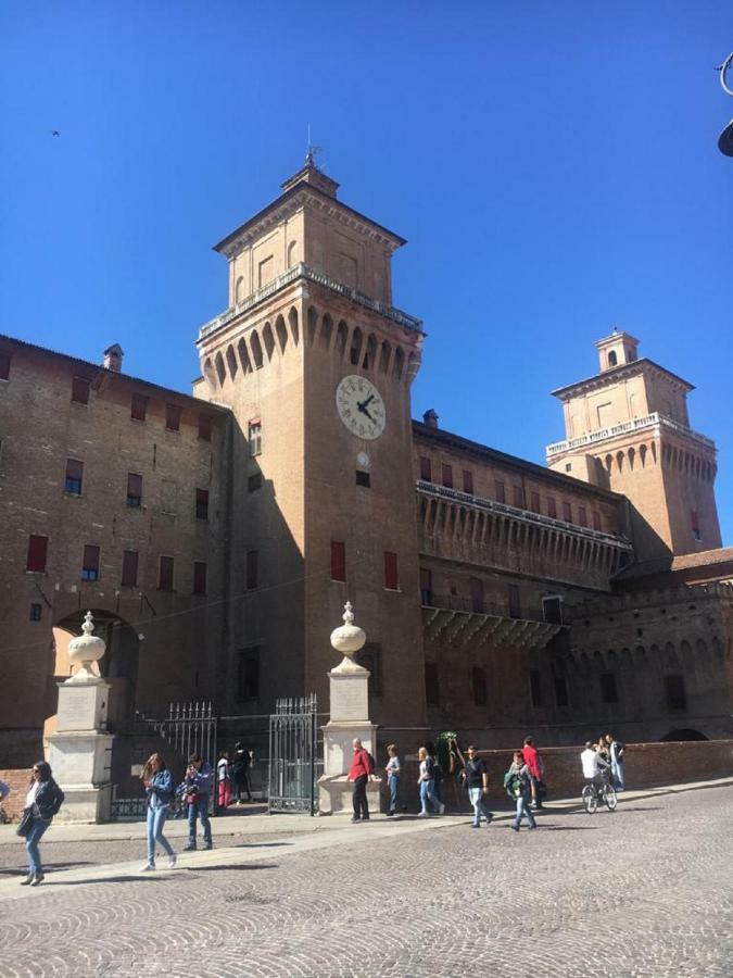 A Due Passi Dal Castello Apartment แฟร์รารา ภายนอก รูปภาพ