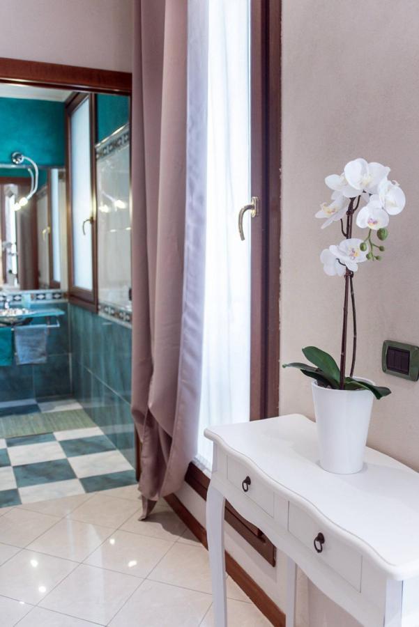 A Due Passi Dal Castello Apartment แฟร์รารา ภายนอก รูปภาพ